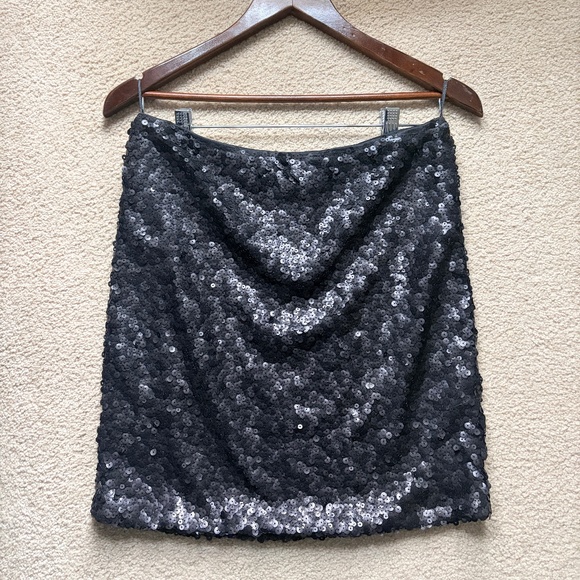 H&M black A-line sequined mini skirt black NWT size S - Picture 2 of 7